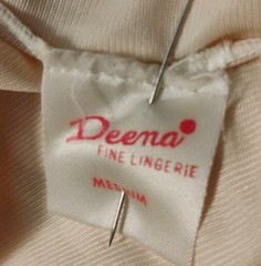 VTG 60-70’s “Deena Fine Lingerie” Nude with 3-Tiers of Floral Lace Half Slip M