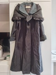 【SALE】Vintage 1970s–1980s Designer Wool Winter Coat with Detachable Cape – IT 42