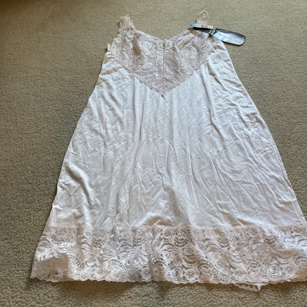 Vanity Fair Jentell White Lace Full Slip Dress Vintage NWT Deadstock 40 24”
