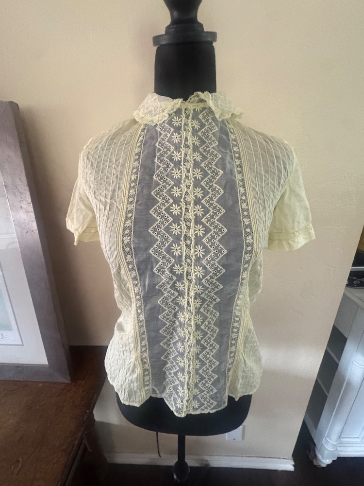Patty Woodard 1950s Sheer Nylon Blouse Ribbed Yellow mesh Delicate Details