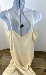 VTG 70s/80s Vanity Fair Full Slip Cream Nylon Antron III w/Lace Made USA-SZ 40L