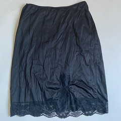 Vintage KAYSER Brand Black Satin Lace trim half slip 22.5″ Size M Made in USA