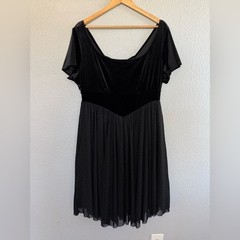 NWT Torrid RetroChic Flocked Mesh Size 1X(14-16)