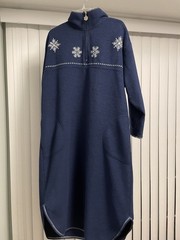 Vintage Women’s Nightgown House Dress Size 1XL Blue Snowflakes Zipper Pockets