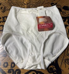 VINTAGE THE LOVABLE COMPANY SECOND SKIN PANTY ! SIZE MEDIUM. WHITE