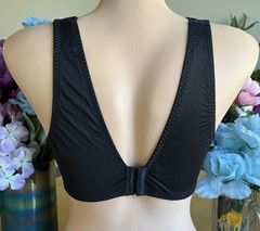 BREEZIES Size Medium Black Lace Detail Molded Cup Wire Free Bralette #A307831