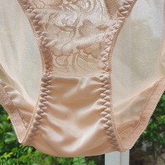 VTG Slippery Nylon Panty Nude Beige Bikini Sissy Lace Brief Size 7-8 Hip 38-42″