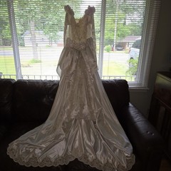 Vintage 90s Demetrios Column Wedding Gown/Detachable Cathedral Train. Size 8