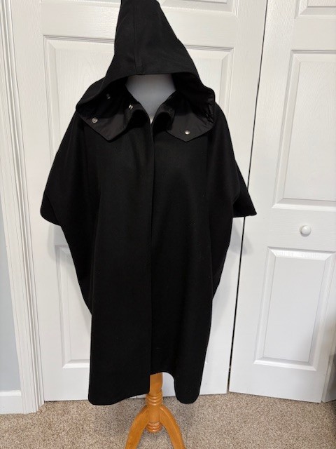 BEBE SELVY & CO HOODED PONCHO CAPE – EXCELLENT CONDITION