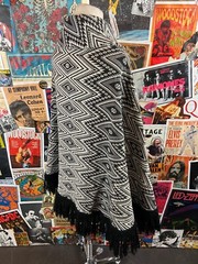 VTG 60s-70s Mod Black & White Zig Zag Knit Tassel Fringe Poncho Top Petite PXS