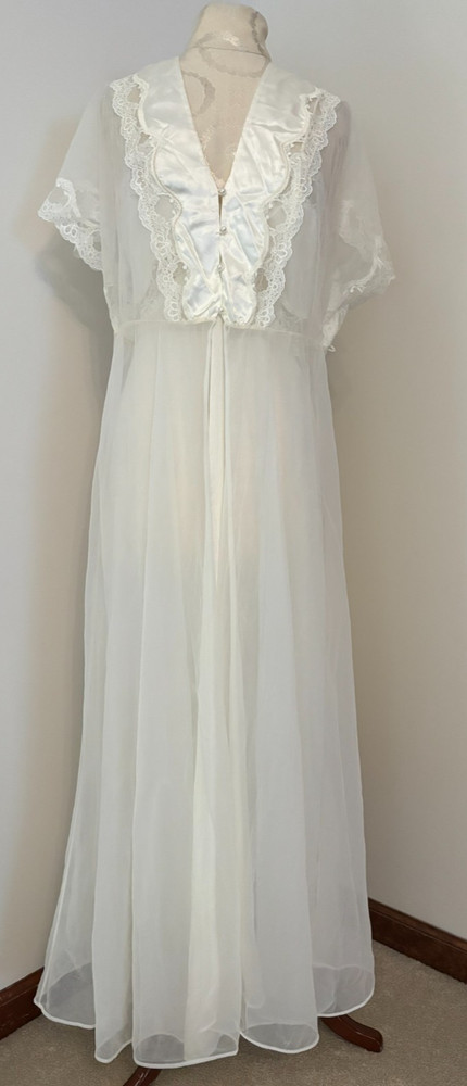 NEW! VINTAGE Val Mode BRIDAL Ivory Nylon Lace Peignoir Gown Robe Nightgown Set M