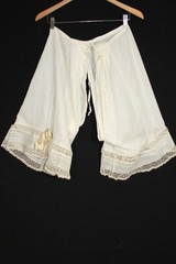 EXCEPTIONAL QUALITY ANTIQUE VICTORIAN FANCY COTTON LACE BLOOMERS 30″-32″ WAIST