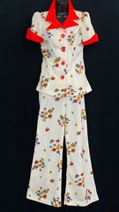 Vintage 1970s white red floral pants suit set, bellbottoms puff sleeves poppy M