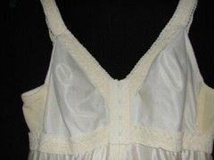 Vintage Off White Nightgown 80% Nylon 20% Spandex Size M timeless Design Gown
