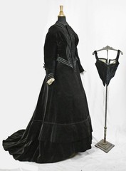 VICTORIAN TRAINED VISITING DRESS, 3 PC VELVET OUTFIT, 1880s, MUSEUM DEACCESSION