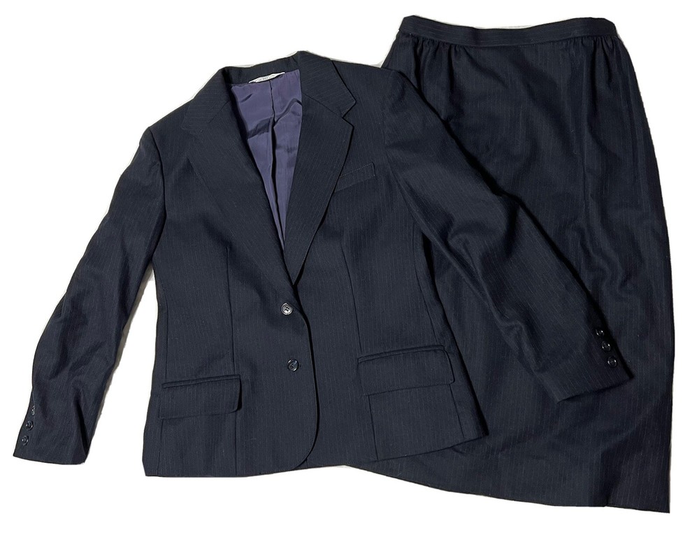 ICI Vintage 100% Wool, lined Suit, Made in Poland Navy pinstriped Womens sz 10