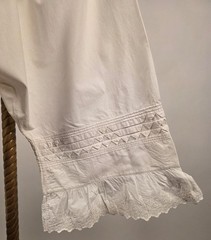 VICTORIAN 19TH C WHITE LINEN BLOOMERS W UNUSUAL SAWTOOTH PLEAT DETAILS + EYELET