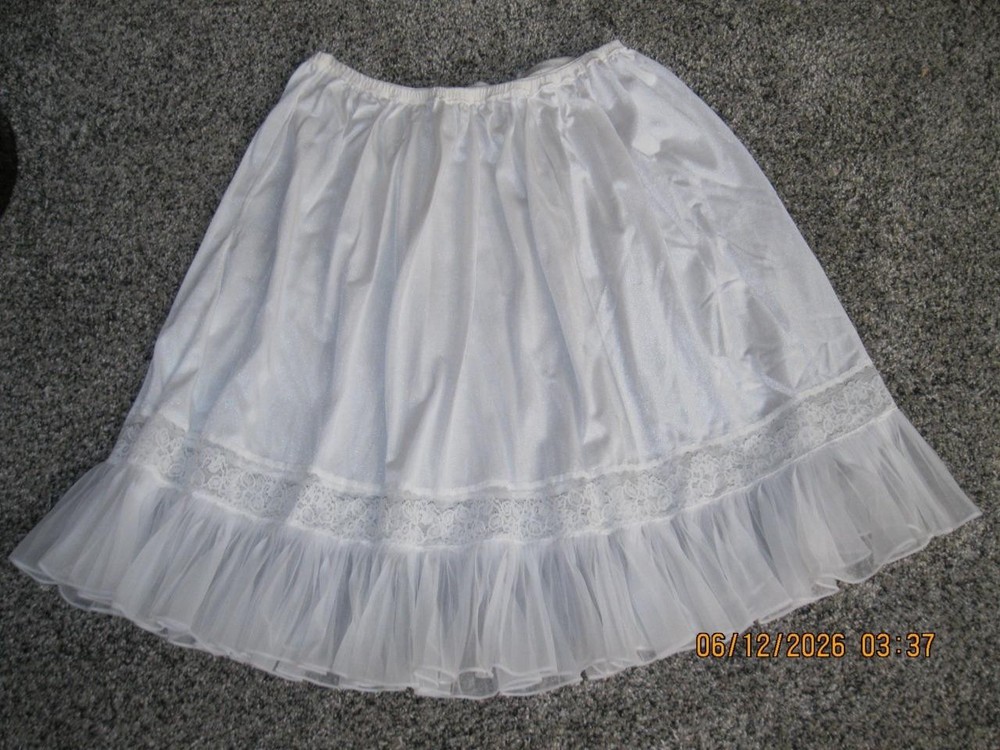 Vintage White Velrose Half Slip Size 32/34 – 24 1/2″ Long Pretty Lace