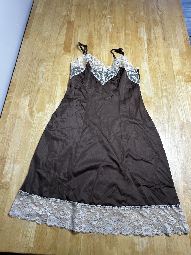 Vintage 1960’s Van Raalte Brown lace trimmed full slip 34 A White Made In USA