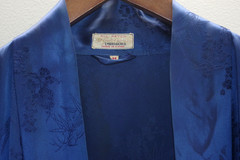 E3 vintage Golden Bee Rayon Blue Brocade Chinese Robe M Hand Embroidered Belted