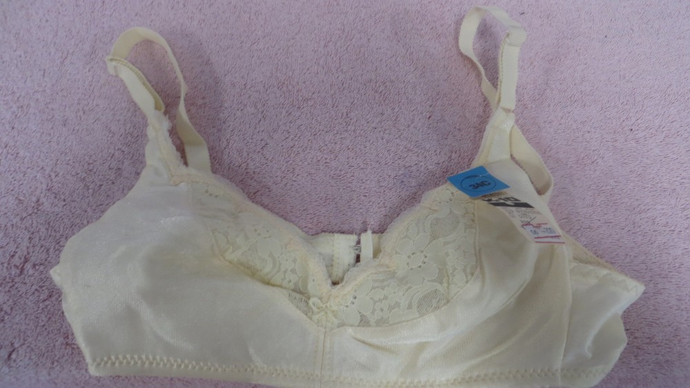 Vtg Ivory K-Mart Lightly Padded Bra – 34C – NOS – c