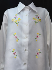VTG K-Mart Wash & Wear Women Size 38 Button Up Embroidered Long Sleeve Top White