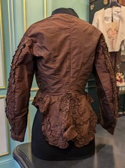 1860’S BROWN SILK TAFFETA BODICE W RUCHED SLEEVES + BUSTLE REAR