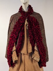 VICTORIAN 1870’S METALLIC GOLD LAME PAISLEY BUSTLE CAPE W SCARLET RED CHENILLE 