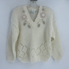 VTG Shenanigans knit cream V-neck sweater floral appliqués open diamond pattern