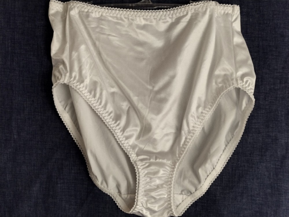 Vanity Fair Satin Panties 2XL/9 Nylon Spandex Briefs 48301 White Shiny NEW