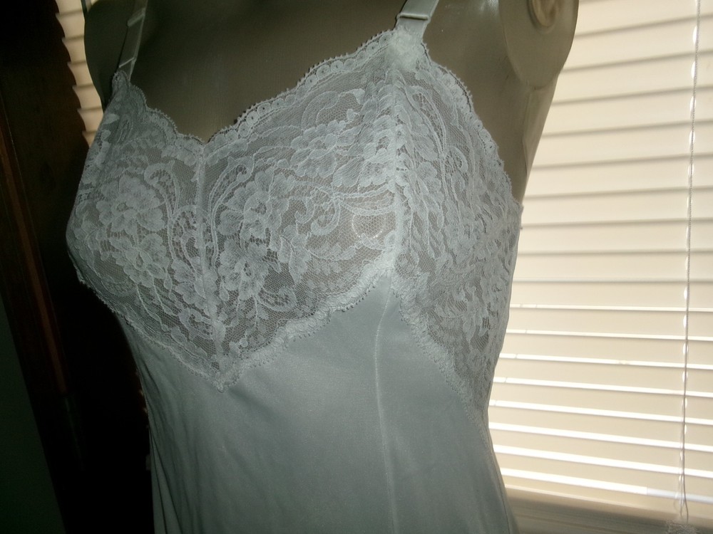 VINTAGE SLIP~LACE BUST~WHITE NYLON~ WONDER MAID SZ 34~ UNION STAMP