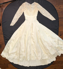 Vintage 1950s Ivory Silk Lace Off-White Wedding Dress XS XXS Long Sleeve Bridal