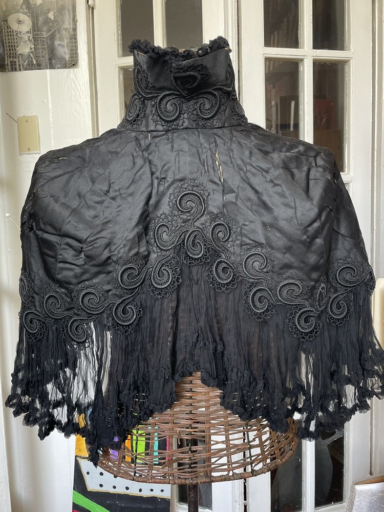 Antique Art Deco Parisian Capelet: 1920s : Small