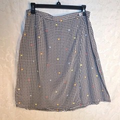 Halston Lifestyle Silk Skort Size 12, Approx. 29in waist, fun playful chic