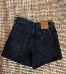 Levi’s 1980s Mom Shorts Women’s 25 High Rise Black Denim Regular Fit