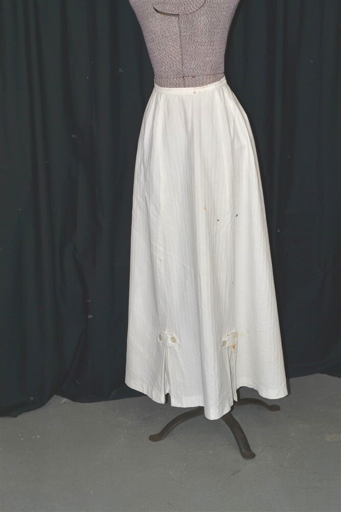 antique skirt white cotton Edwardian/Victorian waist 22 bustle original 1890