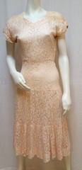 BEAUTIFUL Vintage 1930/40s La Rose Peachy Pink Sheer Lace Dress – Size XS