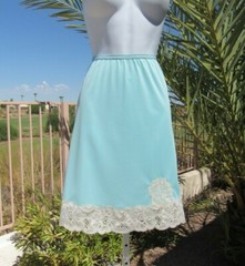 VTG 1950s VAN RAALTE SMALL A HALF SLIP POWDER BLUE SCALLOPED LACE TRIM NYLON