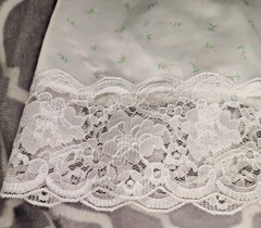 VTG Body Chic Large Half Slip with Lace Trim Made In USA Waist 30/32 Flowers
