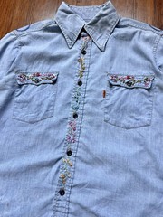 Vintage 70s Levi’s Denim Shirt Womens Large Blue Embroidered Floral Western